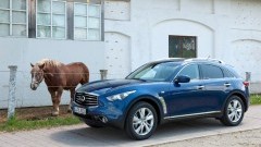 in-de-picture-willen-staan-infiniti-fx30d-en-fx50